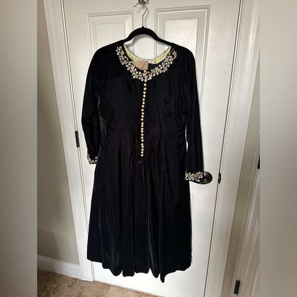 Pakistani clothes- Velvet outfit - Picture 2 of 14